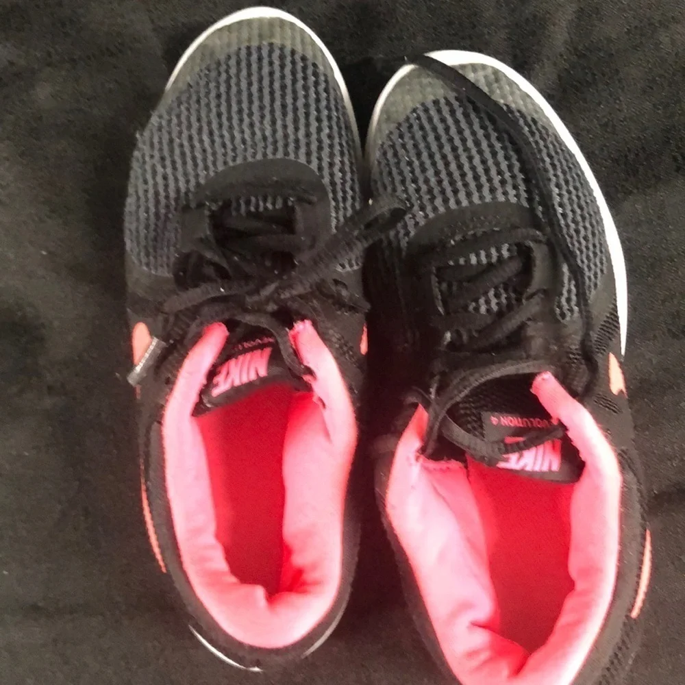 Nike revolution pink